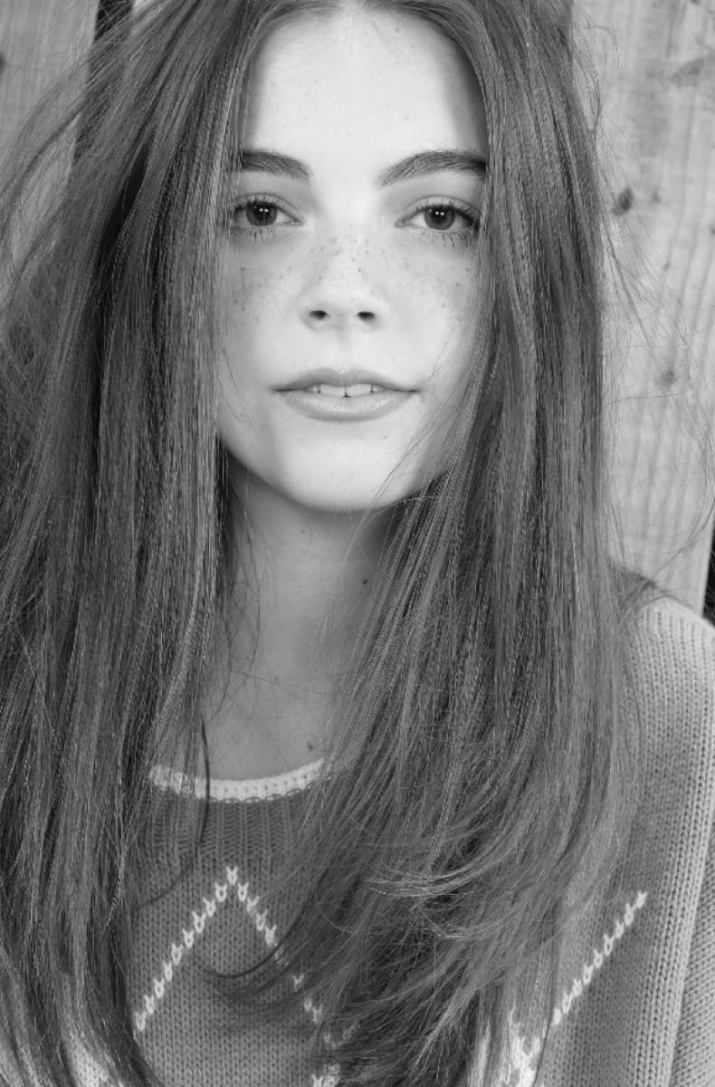 Headshot natural de adolescente — talento Next Kidz